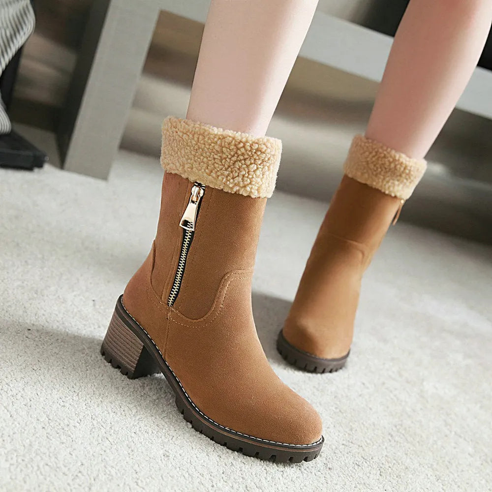 Ankle-high snow boots with waterproof rubber soles and plush lining in four colour options