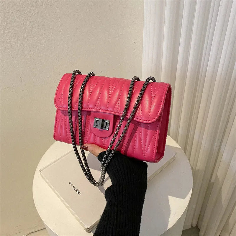 Women's retro textured diamond small bag in horizontal square shape measuring 21x14x7cm with soft carry handle