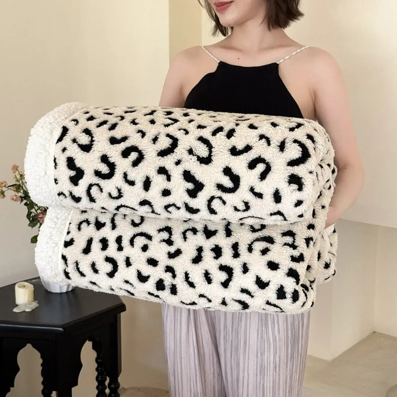 Double-layer cationic leopard jacquard taffeta cashmere lambswool blanket in a zebra print pattern