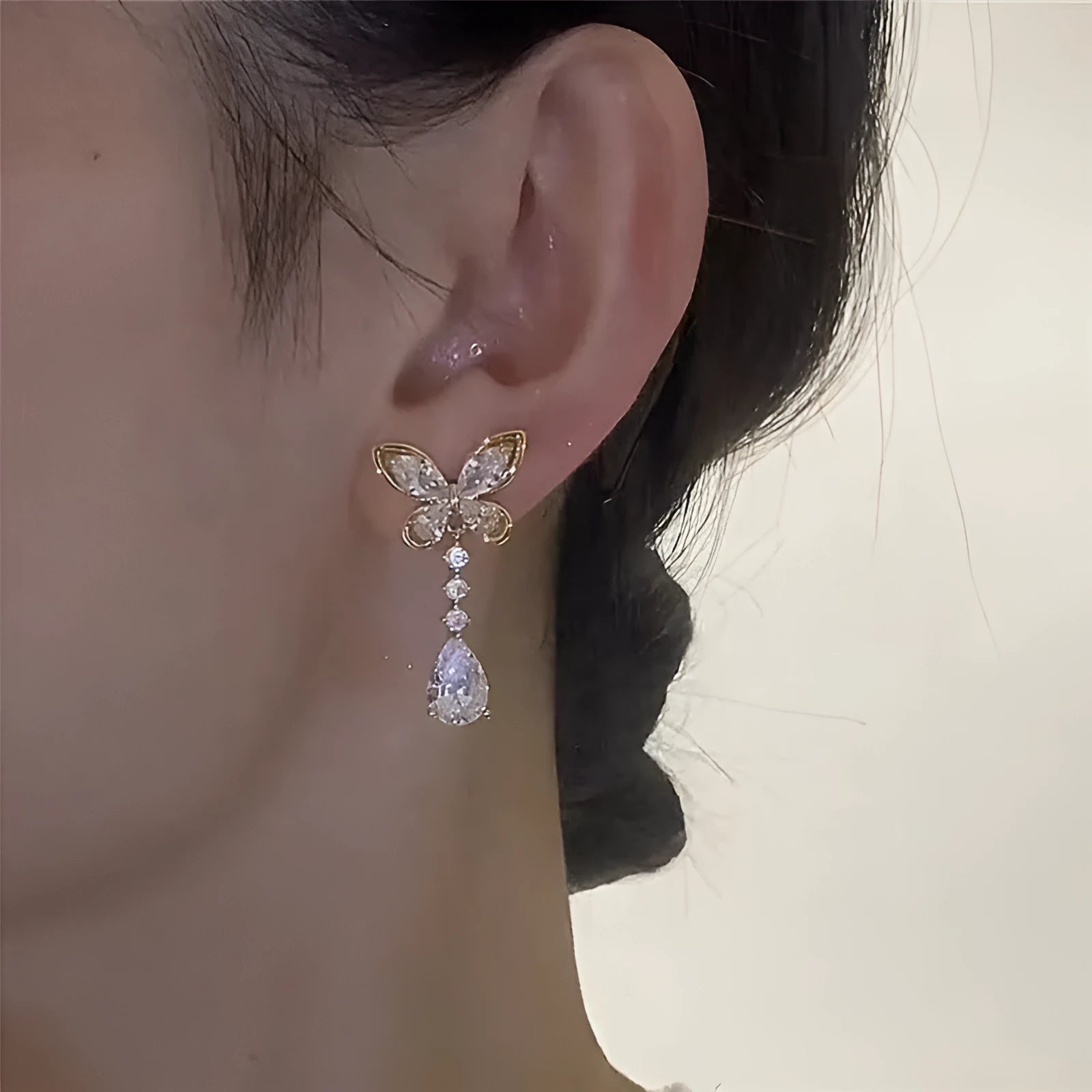 Bow-shaped stud earrings with electroplated platinum finish on zinc alloy