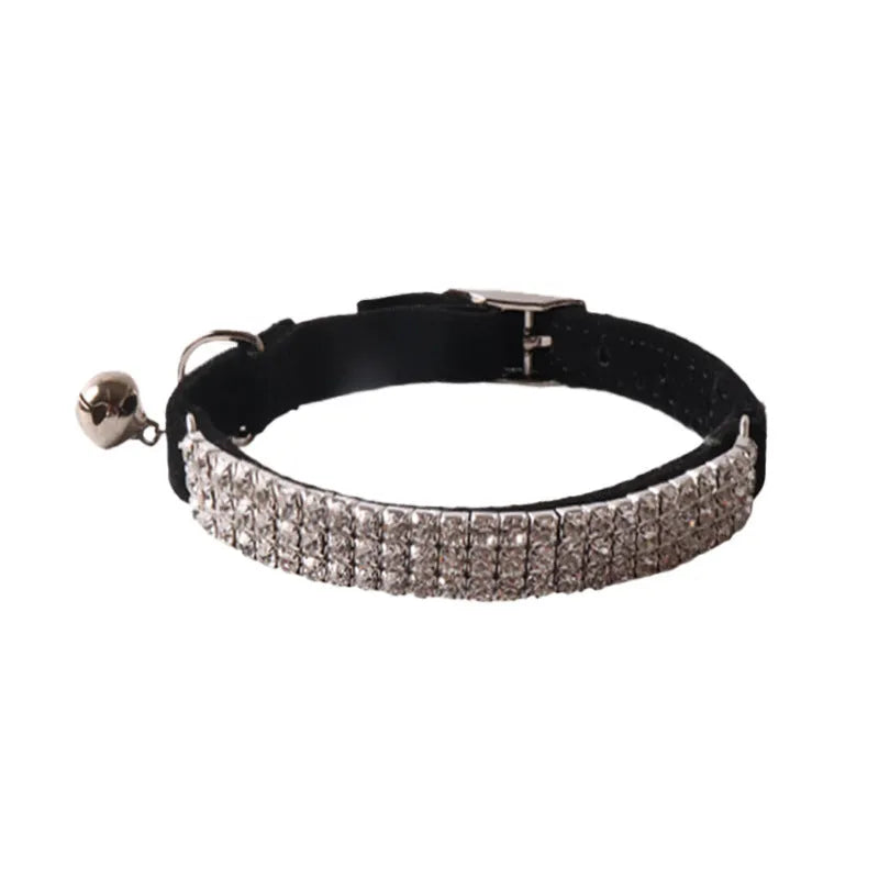 Soft flocking cat collar with elastic buckle in pink, shown with gang drill pattern detail.