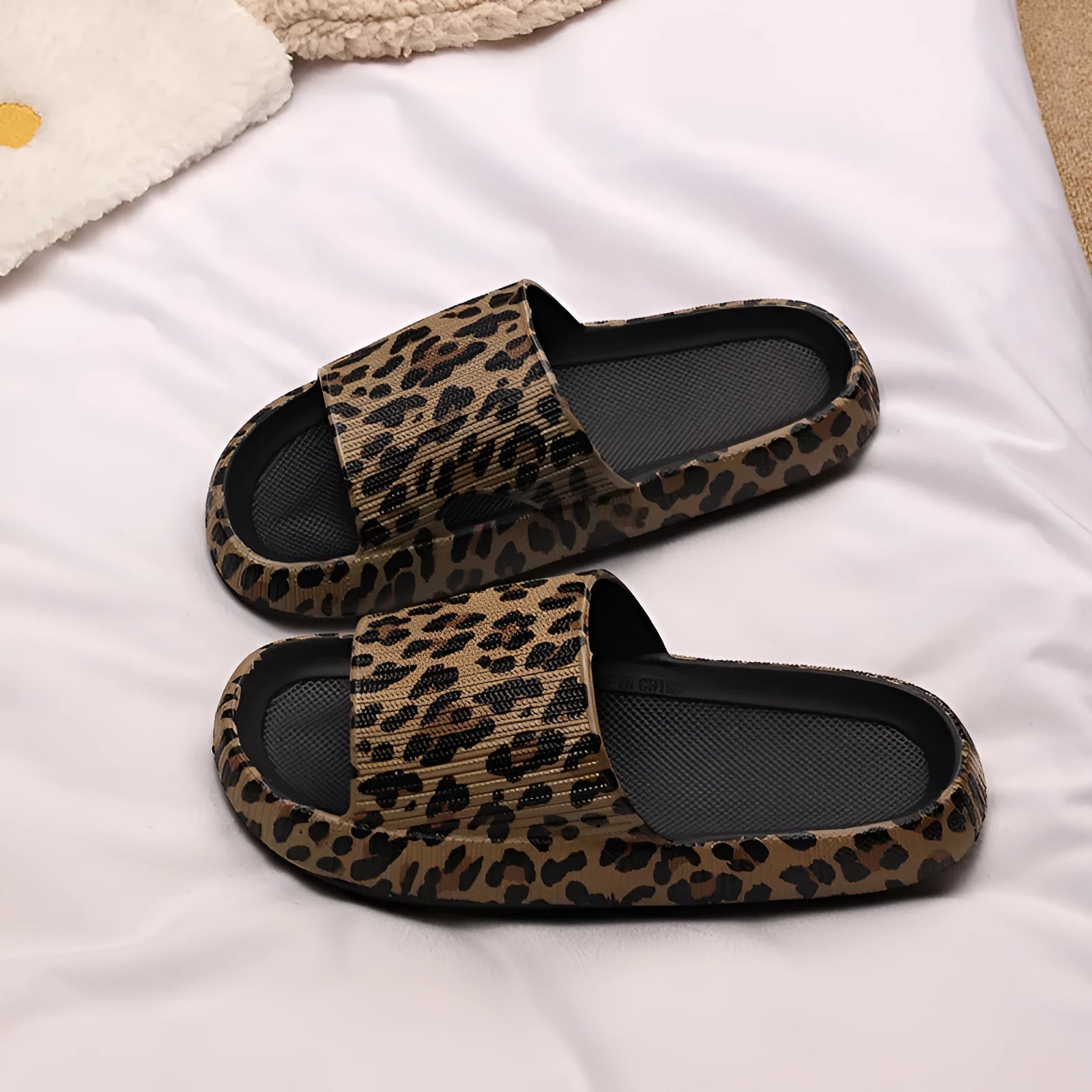 Women's leopard print EVA slippers with thick sole for indoor outdoor summer wear