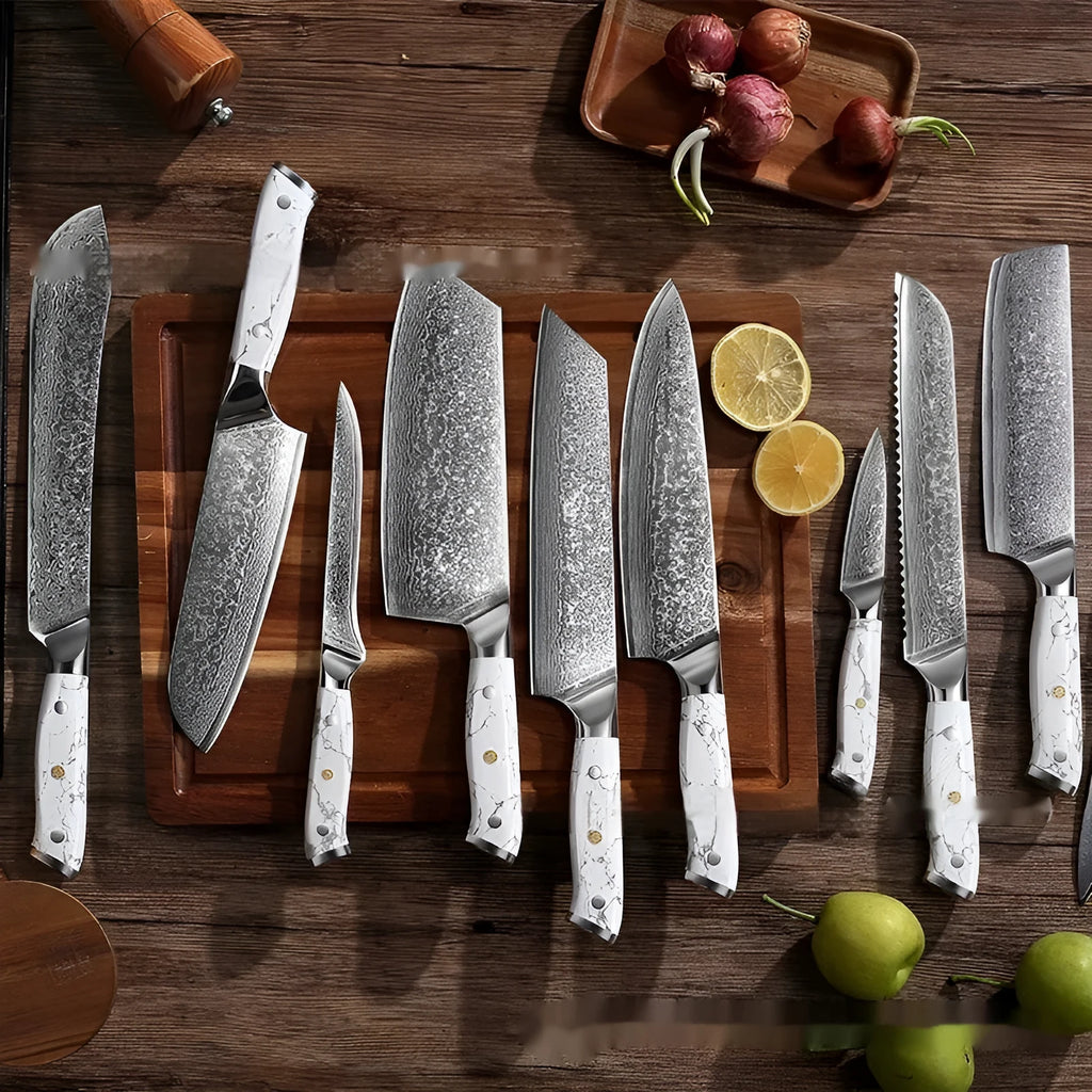 Damascus pattern VG10 steel chef knife with 21cm blade and 11cm handle for kitchen use