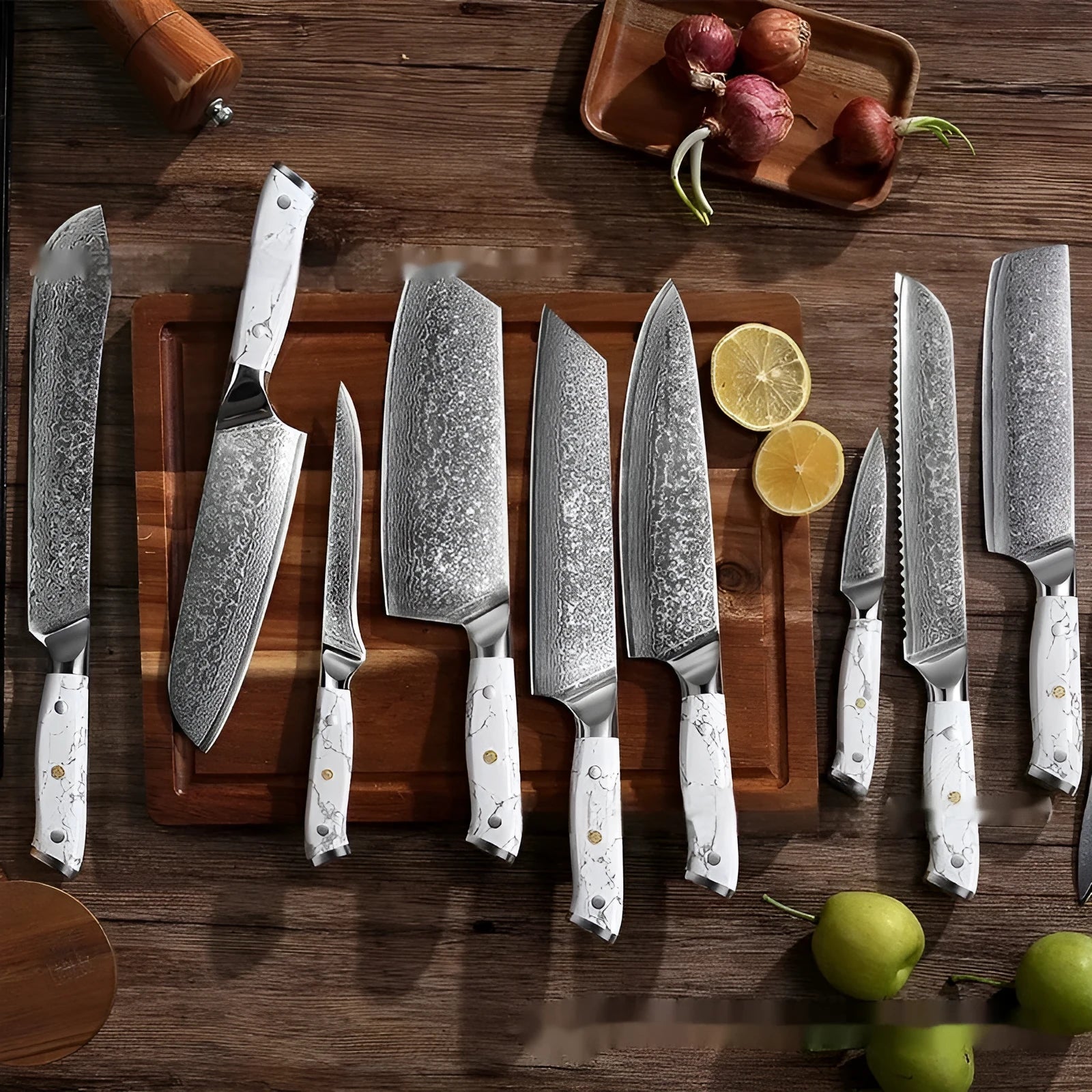 Damascus pattern VG10 steel chef knife with 21cm blade and 11cm handle for kitchen use