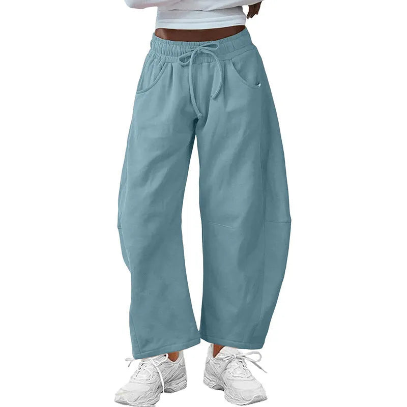 Loose cropped sweatpants with drawstring waist in cotton blend fabric for streetwear fashion