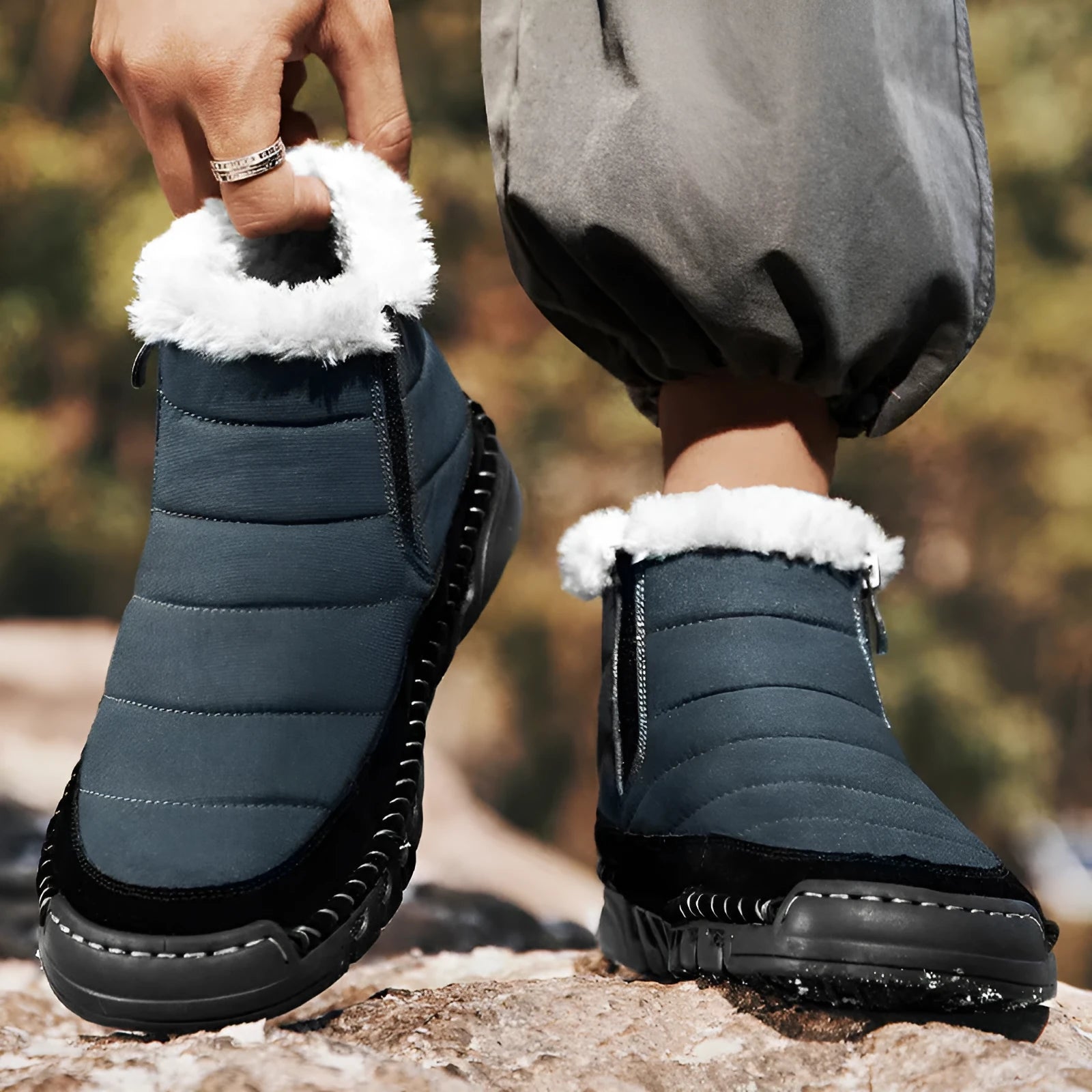 Men's plus size snow boots in black with artificial plush lining and non-slip rubber soles