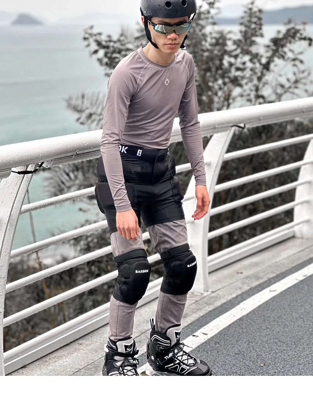 Black spandex hip protection pads with NBR foam for roller skating and skateboarding safety