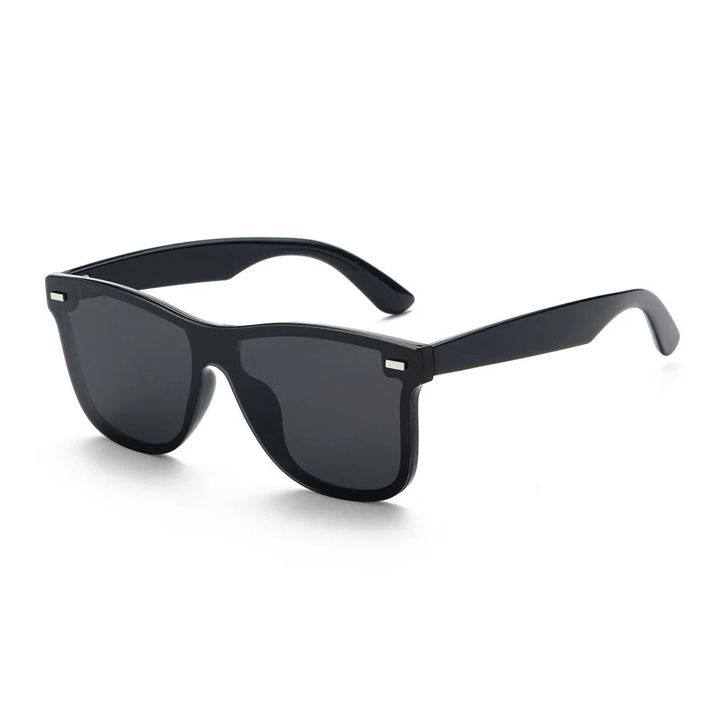 Polarised sunglasses in sand black frame with grey lenses, suitable for outdoor sports and fashion.