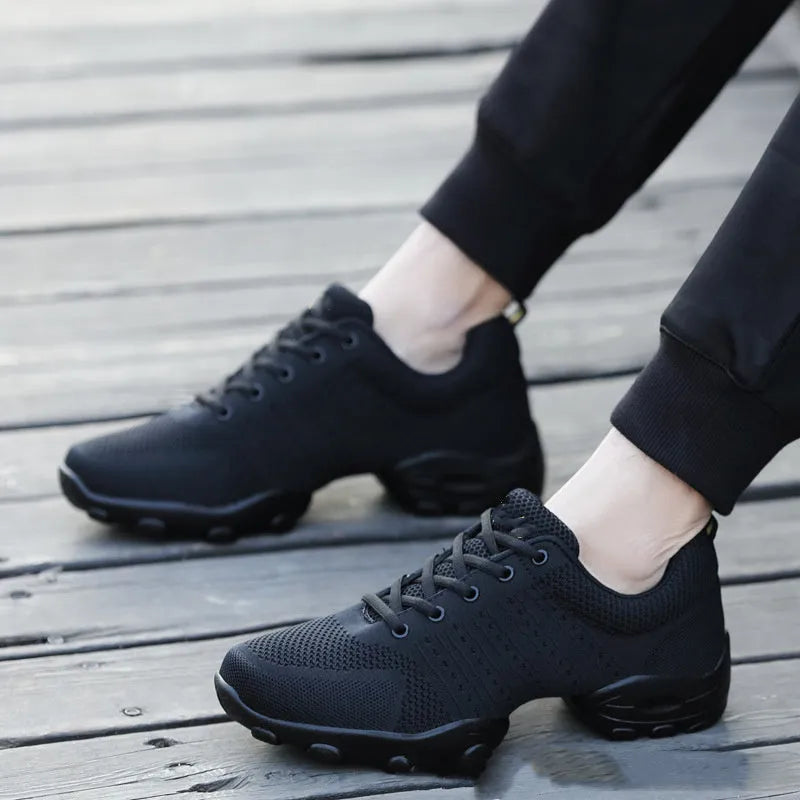 Men's lightweight mesh sports shoes with fly woven upper and PU sole in black
