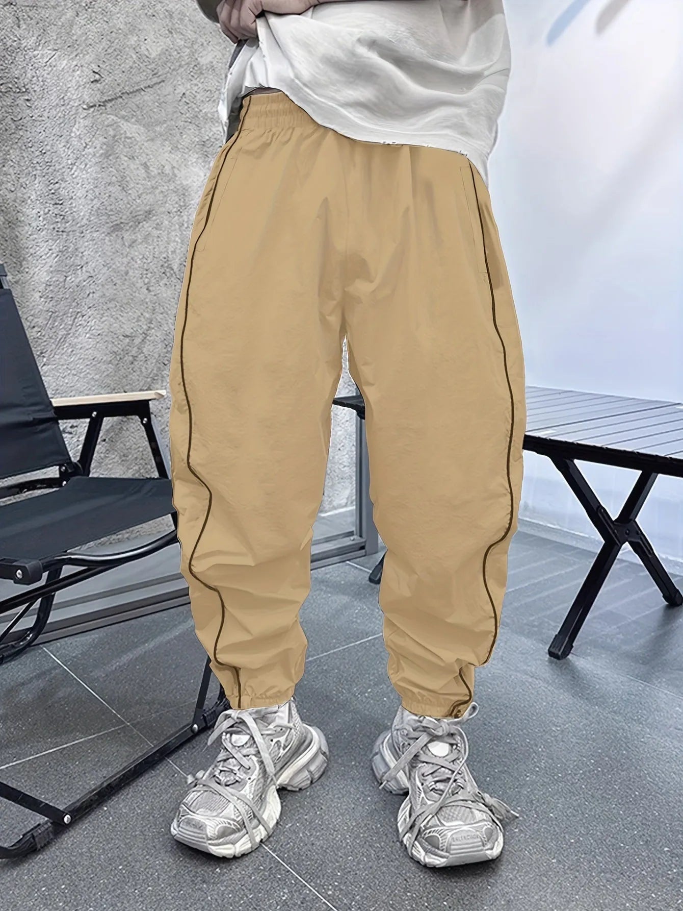 Men's loose casual sports trousers in bamboo fibre with high elasticity, shown in cropped length