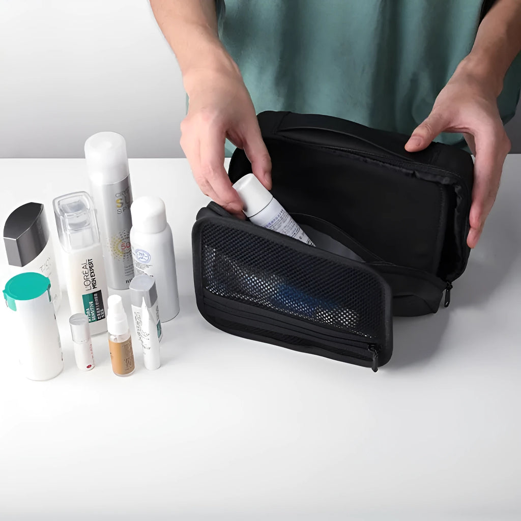 Men's portable toiletries storage bag in Oxford cloth with wet dry separation compartments