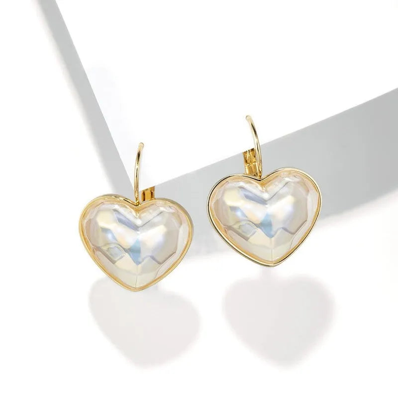 Gold-coloured women's ear clip with natural style design and alloy construction