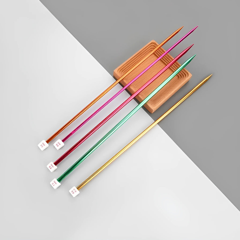 Extended aluminium crochet hook set with protective end caps in multiple sizes