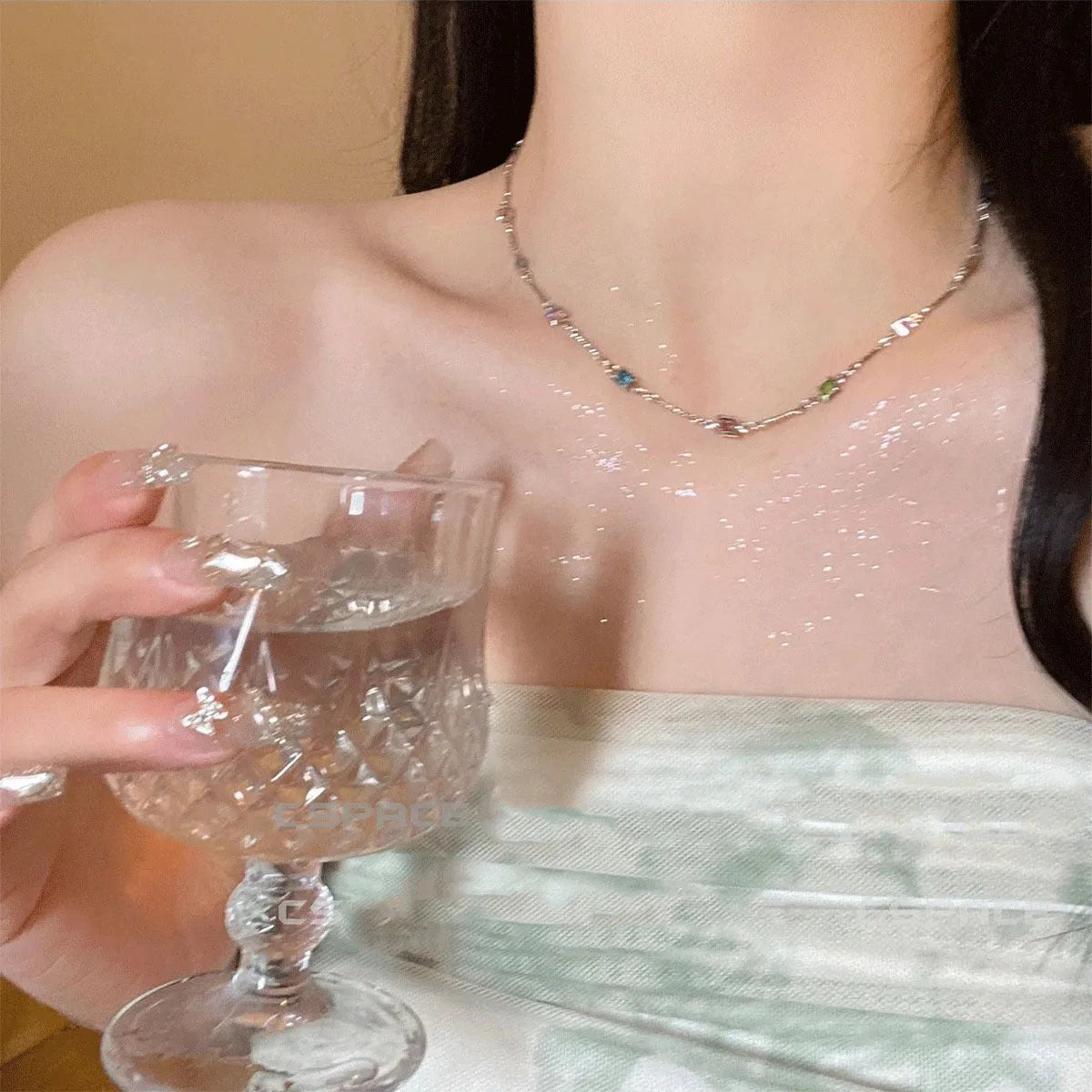 Square colour clavicle chain necklace with geometric artificial crystals in gold or white K plating
