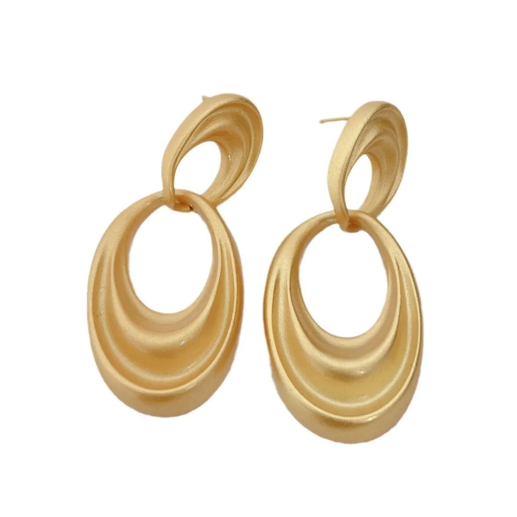 Quicksand gold-toned women's earrings with a U-shape and double ring design in a French retro style.