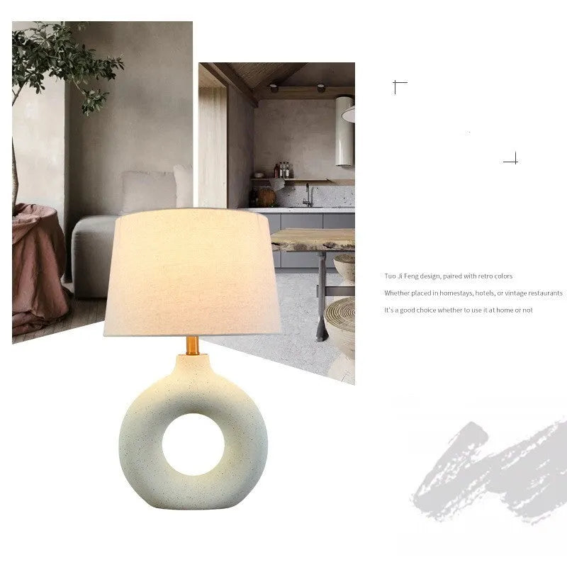 Japanese-style Feng pottery pot table lamp with button switch in white or black