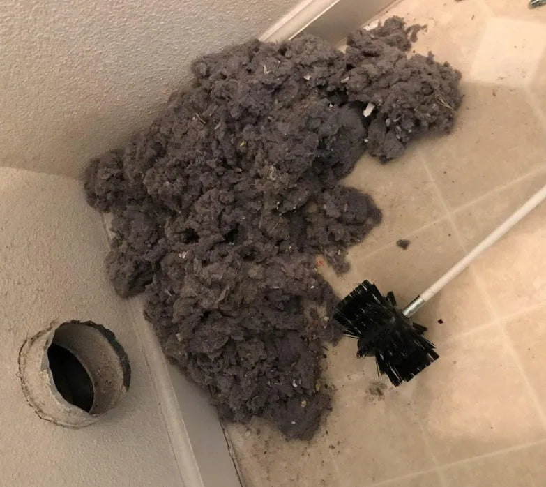 Flexible chimney cleaning brush with nylon bristles and extendable 600mm pole for ducts