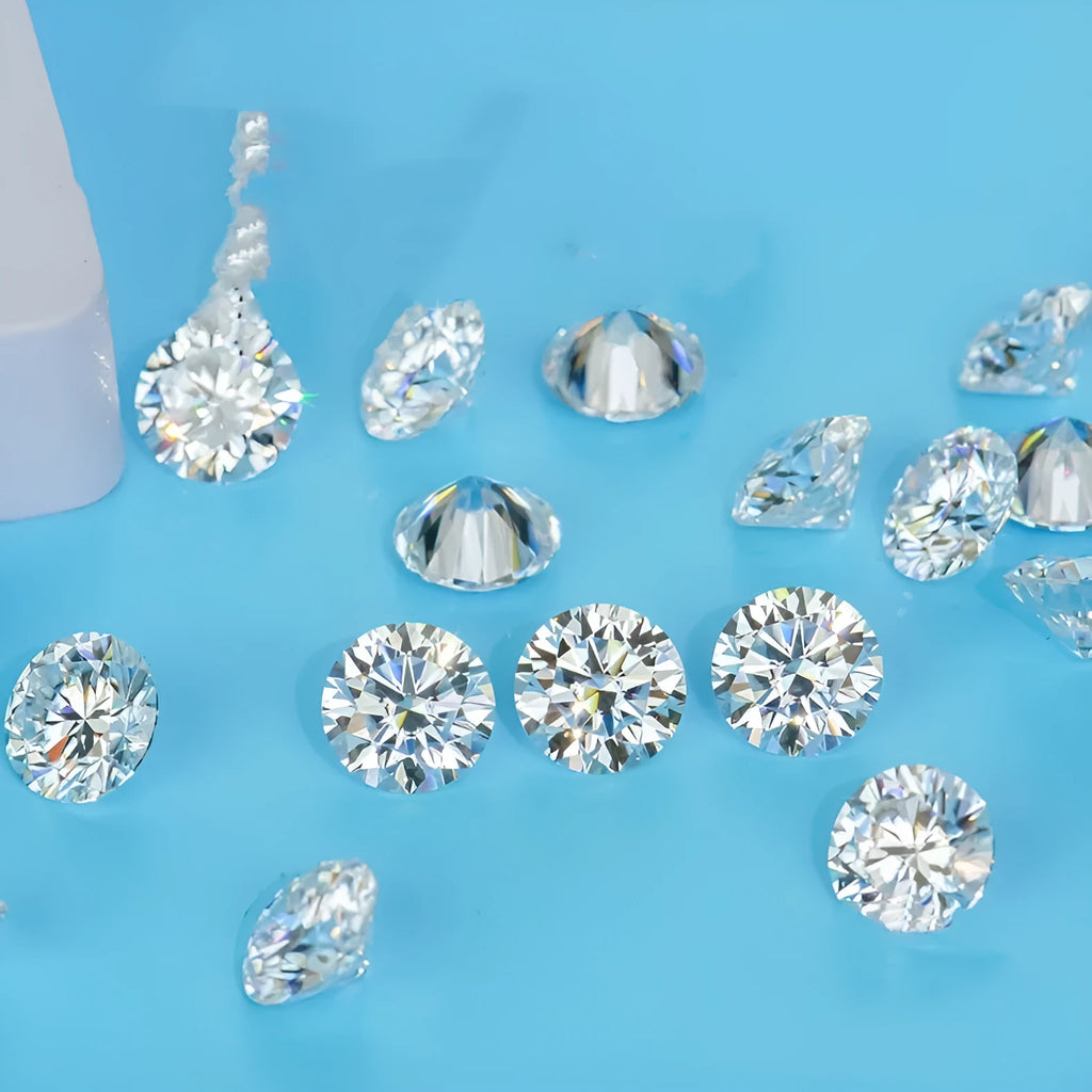 Round loose moissanite stone with eight hearts and eight arrows brilliant cut on a jewellery tray.