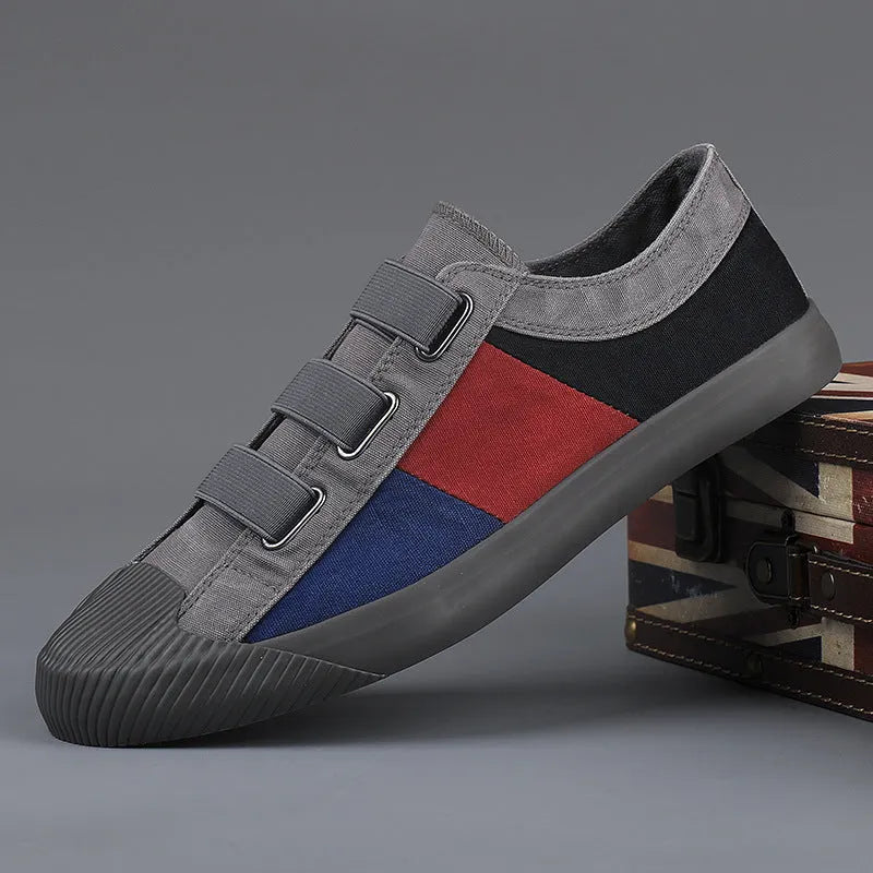 Men's low top canvas sneakers with an elastic band and vulcanised rubber sole in beige colour.