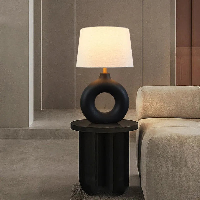 Japanese-style Feng pottery pot table lamp with button switch in white or black