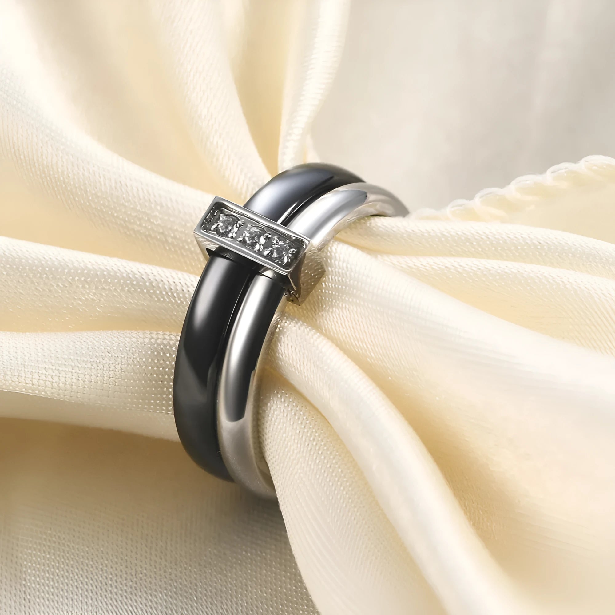 Ceramic women's ring with 6mm geometric shape and zirconium stitching in steel black or gold white