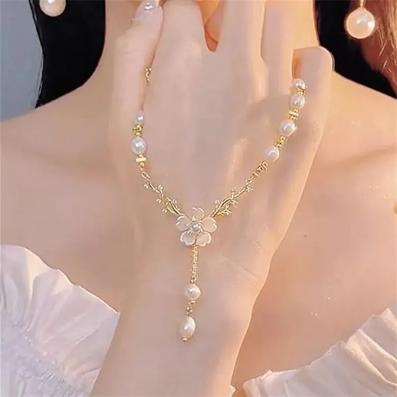Women's alloy necklace with pearl chain and floral rose design pendant