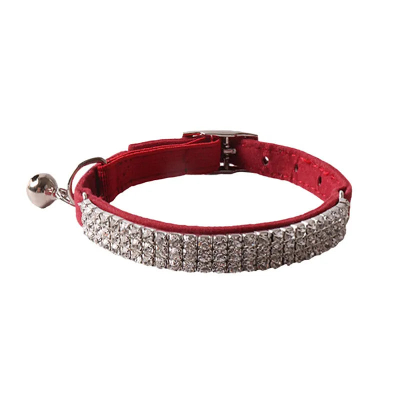 Soft flocking cat collar with elastic buckle in pink, shown with gang drill pattern detail.
