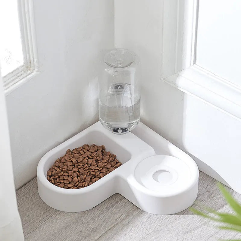 White indoor pet water fountain with food-grade silicone top, 2.4L capacity.