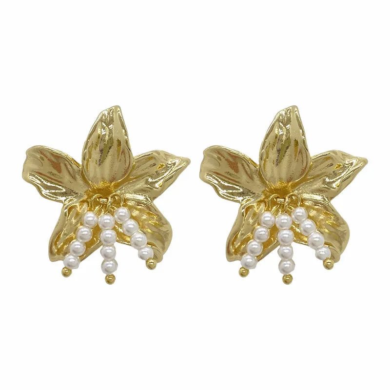 A pair of gold H1795 flower-shaped earrings for women with a Seiko-treated metal finish.