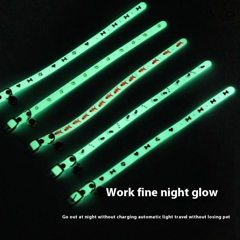 Glow in the dark adjustable cat collar with metal bell on a 29cm silicone chain