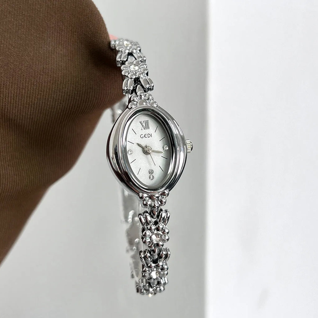 Women's light luxury retro alloy watch 8mm thin white case white dial white strap