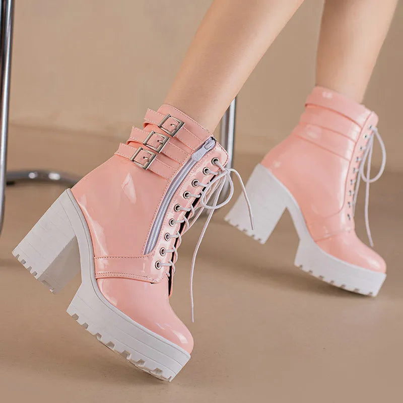 Women's black thick-heeled casual short boots with round toe and front lace-up.