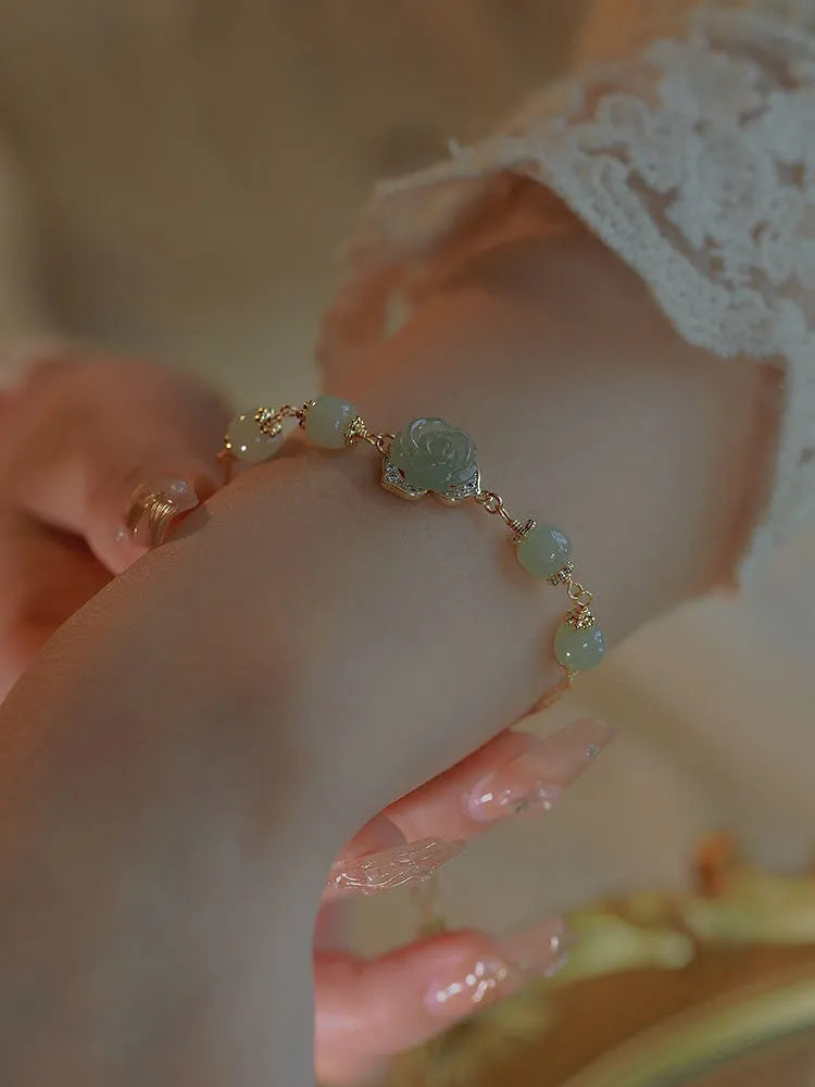 Women's bracelet with Hetian jade rose colour, floral shape, rose elements, and 14K gilded finish.