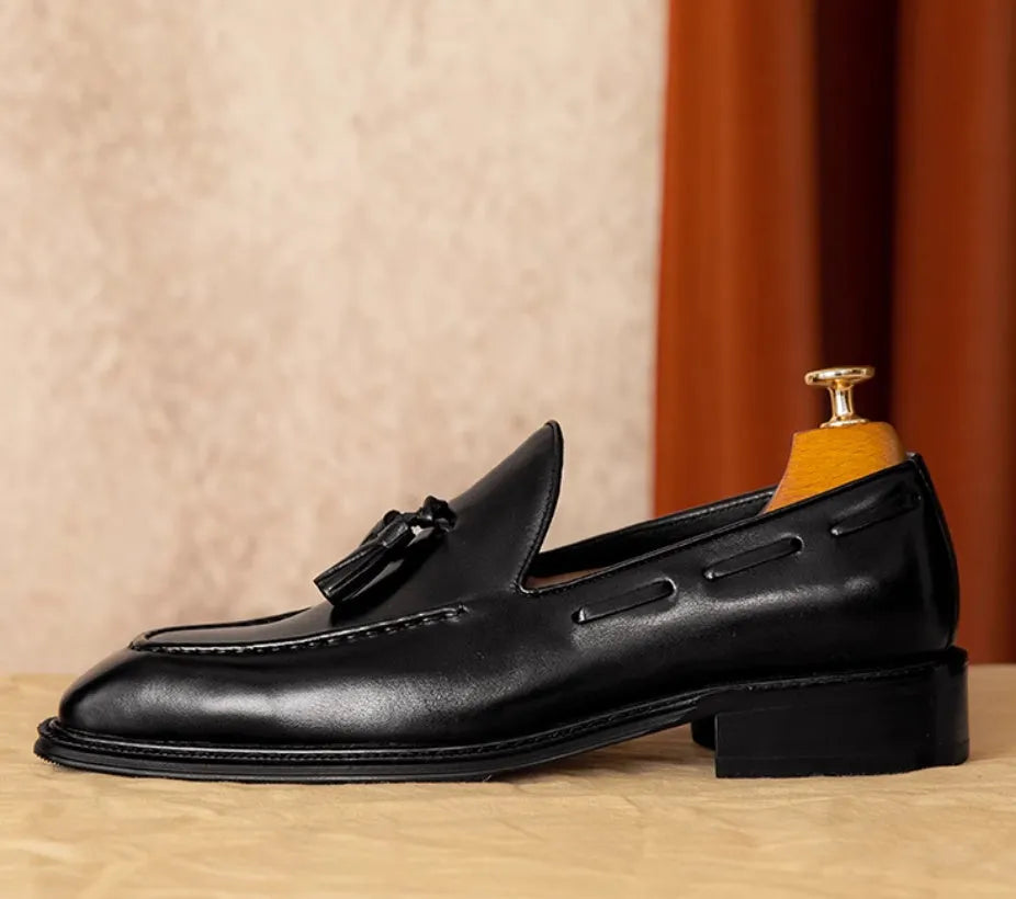 Men's black genuine leather slip-on loafers with fringed British-style design