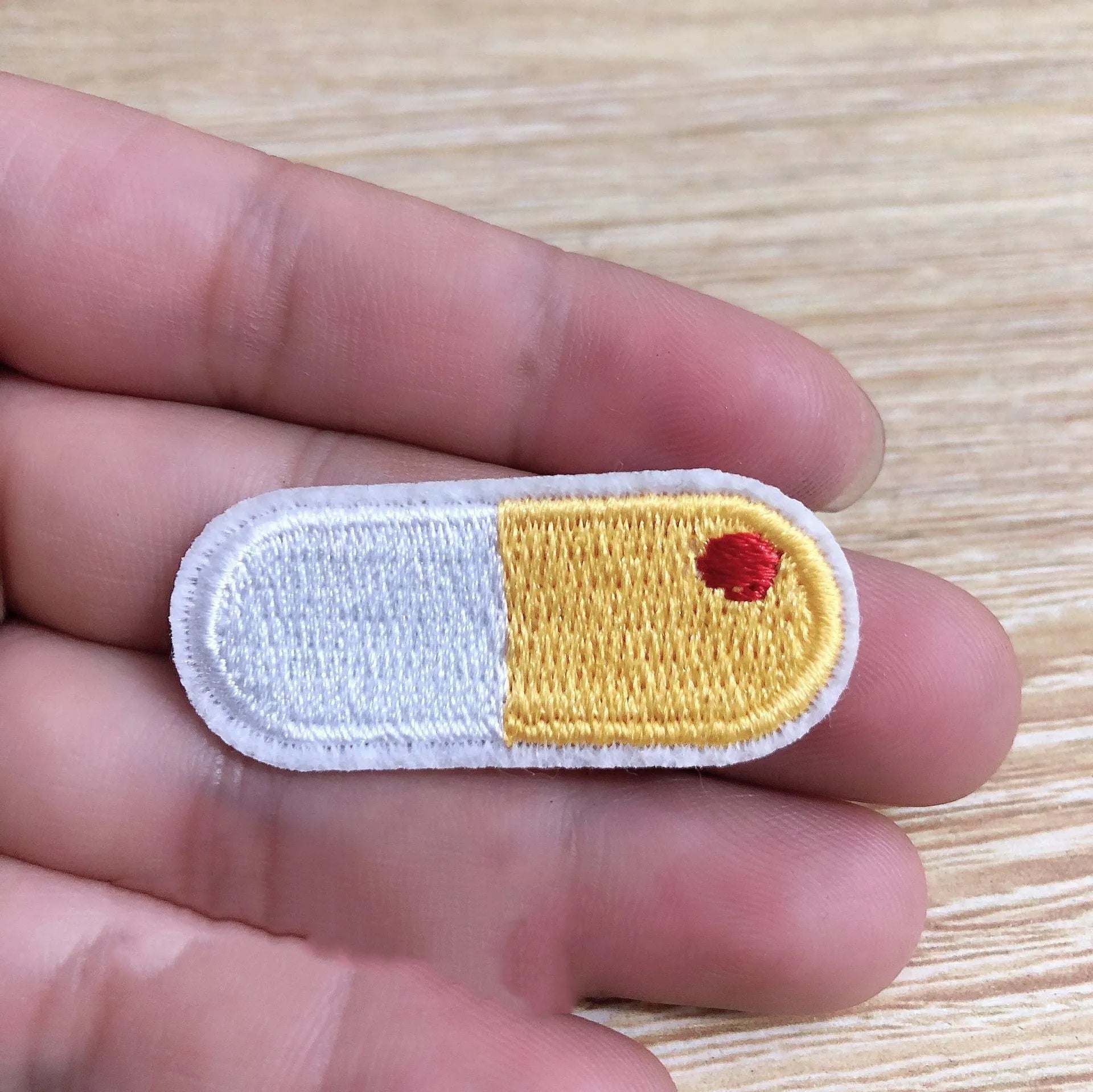 Set of 10 computer embroidered cloth patch badges for clothing and craft decoration