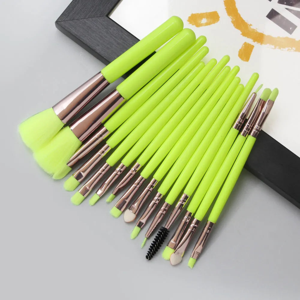 MAANGE 18 piece makeup brush set with fan-shaped cosmetic tools and sponge applicators