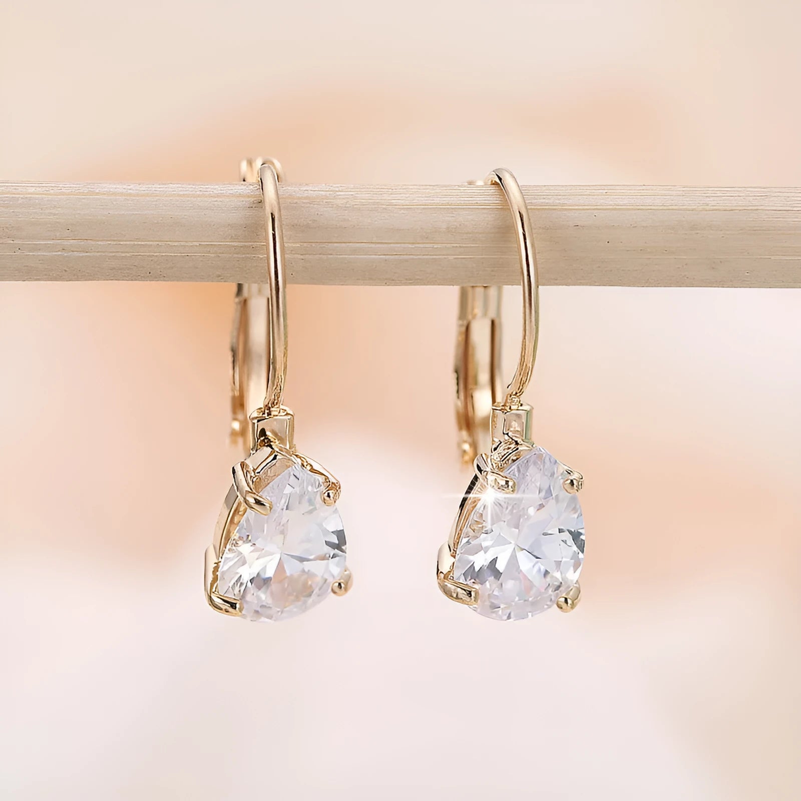 Drop-shaped copper fashion earrings with gemstone inlays in gold or platinum colour finishes
