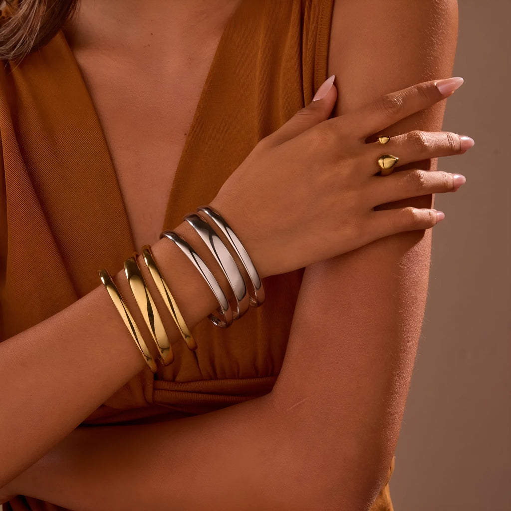 Stainless steel women's bracelet with geometric design and 18K gold electroplating in gold and steel colour options