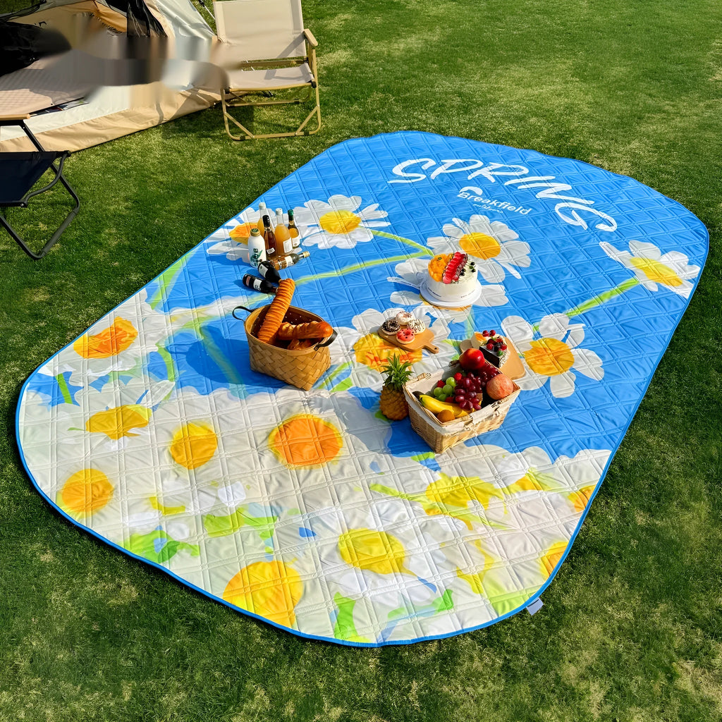 Waterproof ultrasonic thickening picnic mat in seasonal colour showing brushed fabric texture and moisture-resistant surface