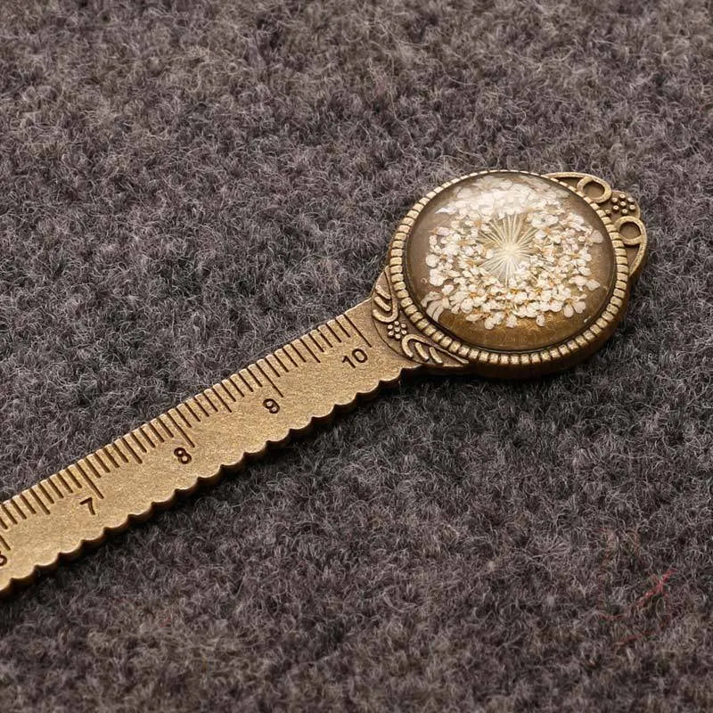 Handmade dried flower gypsophila ruler bookmark measuring 12 cm with lace flowers, daffodils, and clovers