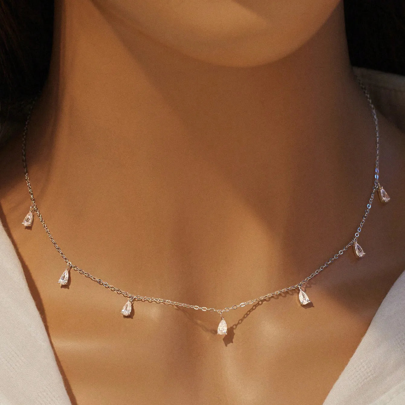 Gentle drop-shaped artificial zircon necklace on adjustable O-chain in 925 silver with triangular design elements