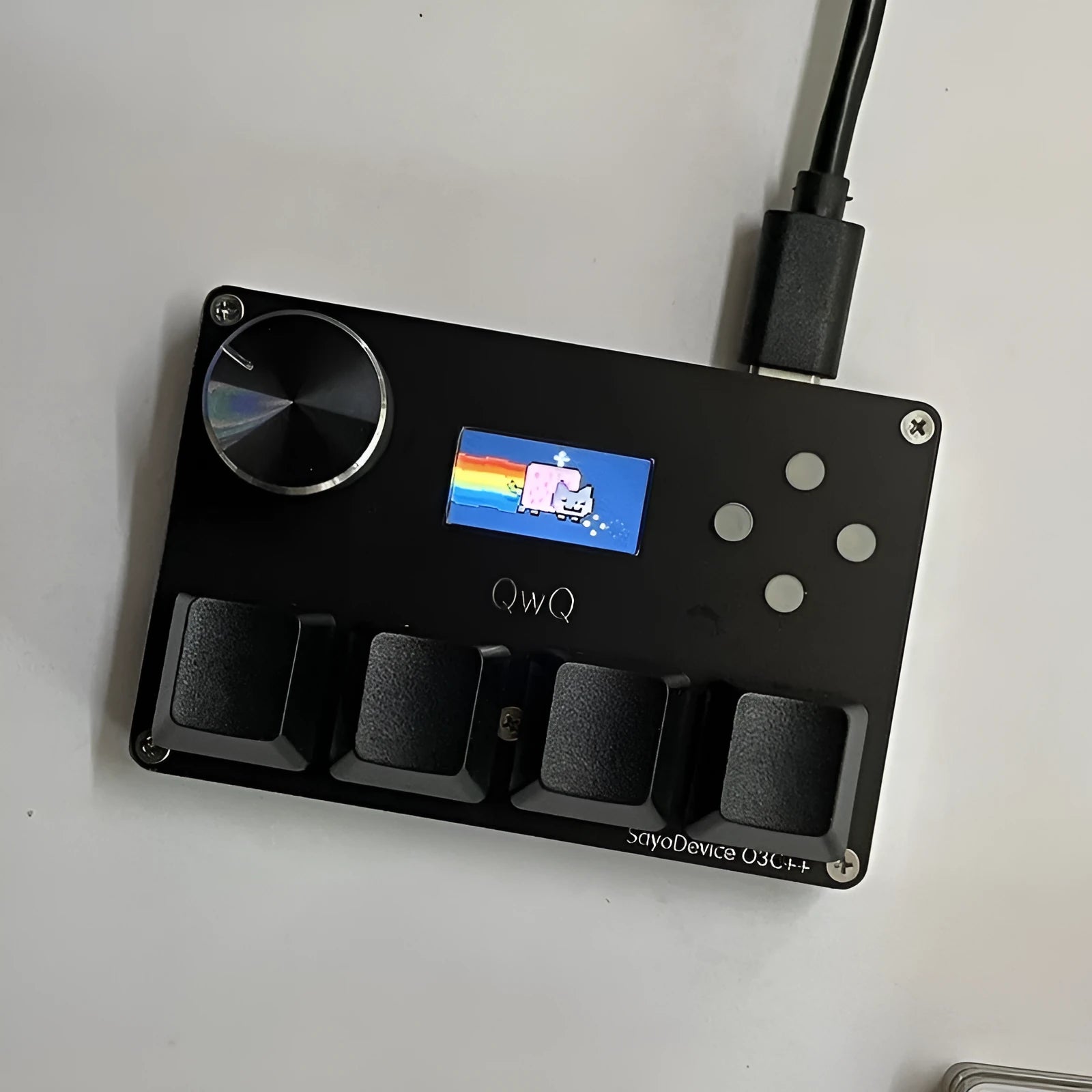 Customisable magnetic axis numeric game keyboard with colour screen and control knob
