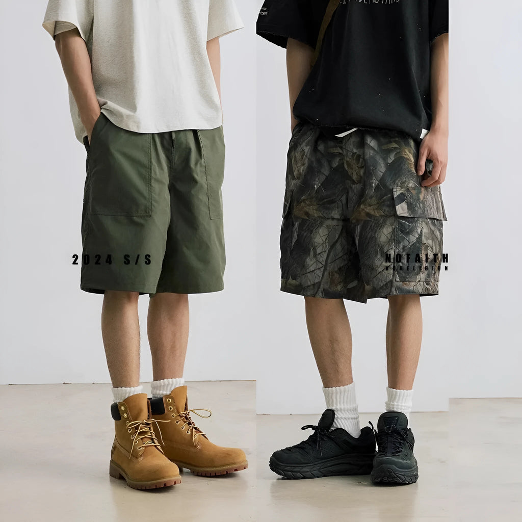 Loose casual straight-leg shorts in cotton denim with mid waist design and zip fly