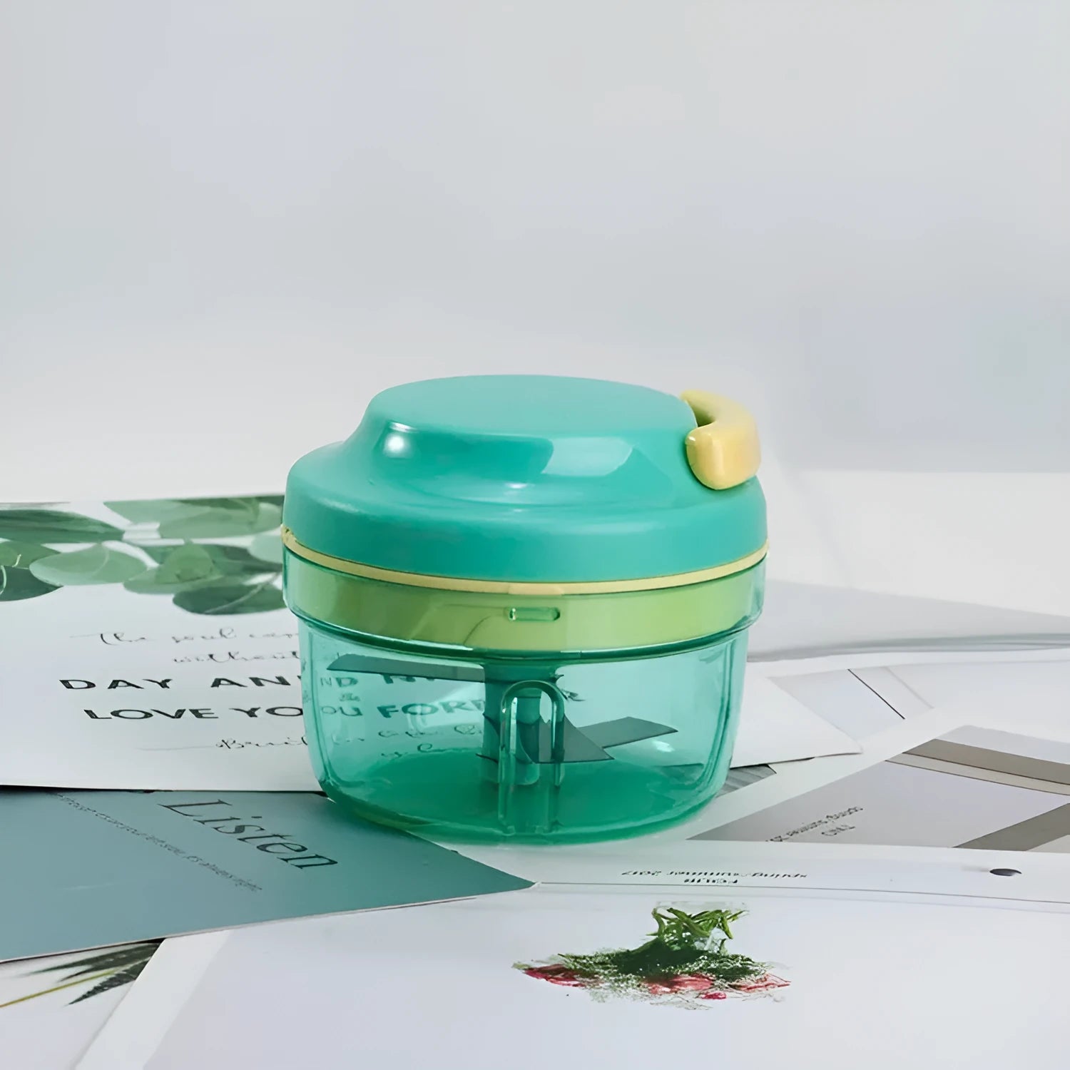 Green hand pulled garlic grinder with 300ml transparent container and stainless steel blade