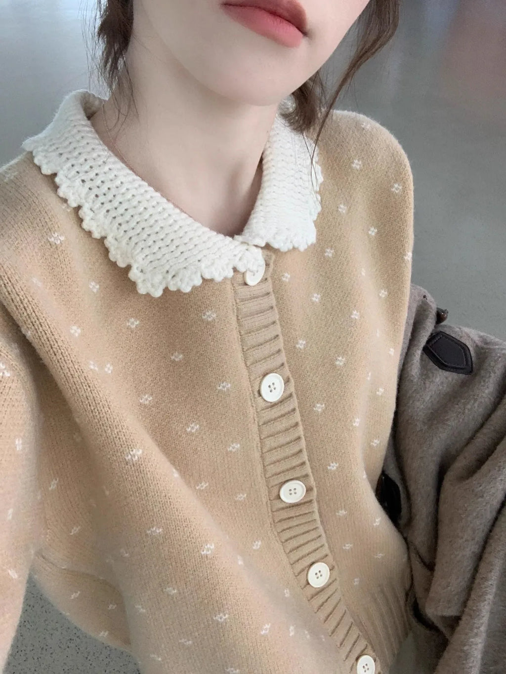 Retro Peter Pan collar knitted cardigan coat in floral pattern with button front
