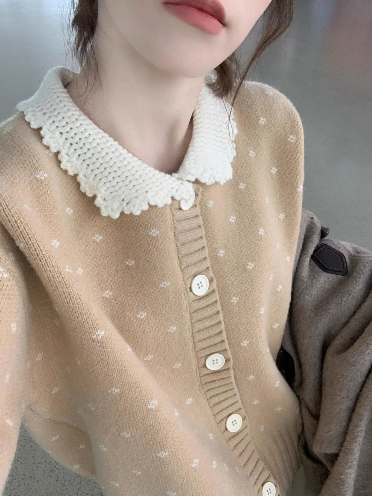 Retro Peter Pan collar knitted cardigan coat in floral pattern with button front
