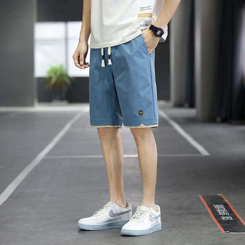 Man wearing green Korean-style loose straight-leg casual beach shorts