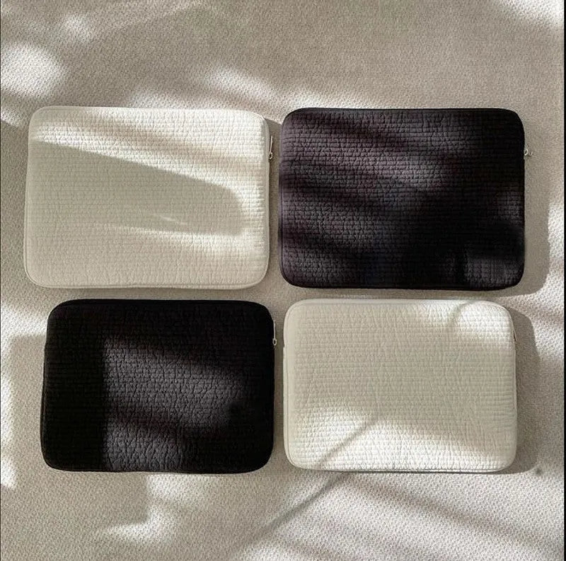 Black and white cotton cloth anti-seismic laptop bag in clutch style for hand-held use.