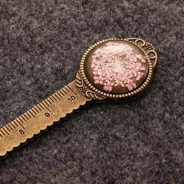 Handmade dried flower gypsophila ruler bookmark measuring 12 cm with lace flowers, daffodils, and clovers
