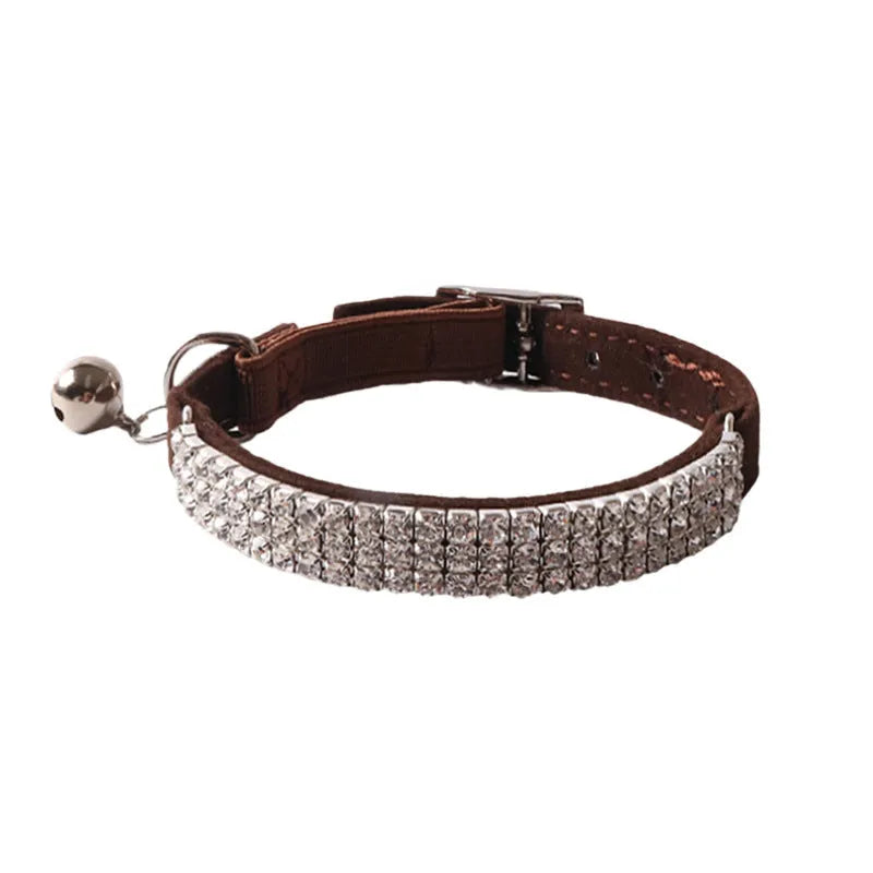 Soft flocking cat collar with elastic buckle in pink, shown with gang drill pattern detail.